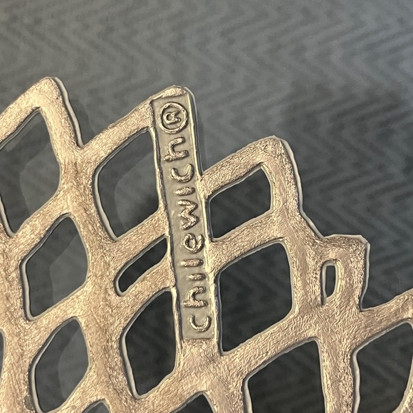 Chilewich place setting, laser-cut, perforated, organic shapes, in silver. - Picture 5 of 16